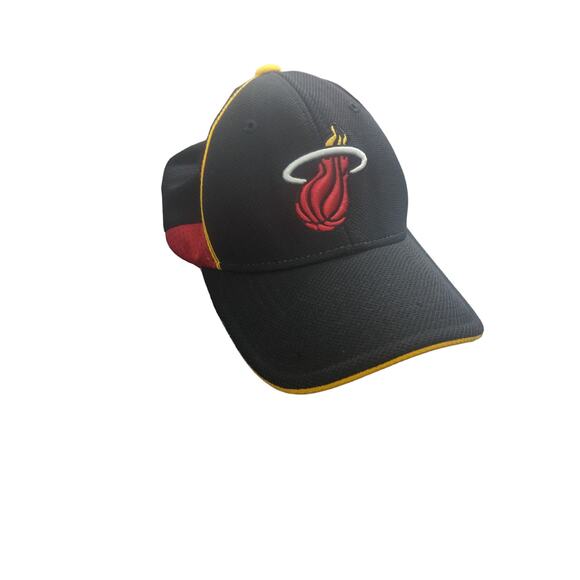 Miami Heat Hat Cap Fitted Adult OSFA Black Red NBA Basketball Reebok Men's Logo - Picture 3 of 6